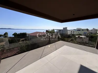 ZADAR, KOŽINO - Luksuzan stan u novogradnji 100 m od mora