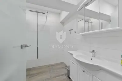 Kuća 350 m², Rabac - bazen i wellness - 17