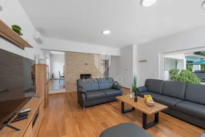 Kuća 350 m², Rabac - bazen i wellness - 10