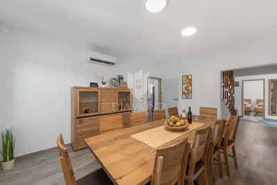 Kuća 350 m², Rabac - bazen i wellness - 11