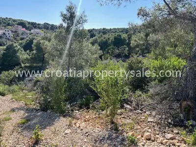 Grundstück 519 m², Otok Vis - ruhige Siedlung, 800 m vom Meer - 3