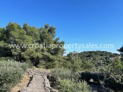 Grundstück 519 m², Otok Vis - ruhige Siedlung, 800 m vom Meer - 2