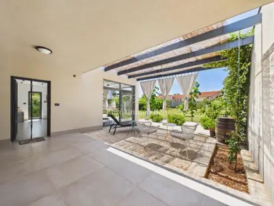 Kuća 1.099 m², Šišan - novogradnja s dva stana - 3