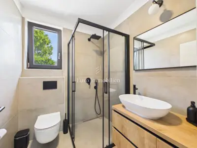 Kuća 1.099 m², Šišan - novogradnja s dva stana - 11