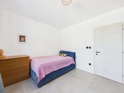 Kuća 1.099 m², Šišan - novogradnja s dva stana - 16
