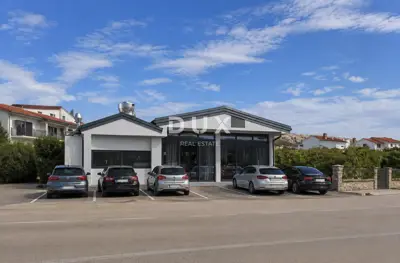 Commercial-residential building 475 m², Pag - first row to the sea - 3