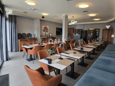 Zadar, Pag, kuća, 475 m², poslovno-stambena, 1. red do mora