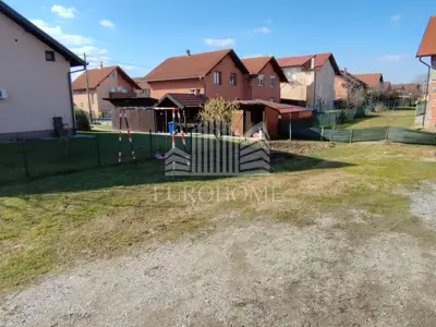 Kuća 200 m², Sveta Klara - 2 stana i 700 m² okućnice - 8