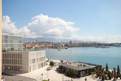 Commercial space 700 m², Split, Zapadna obala, large display windows - 3