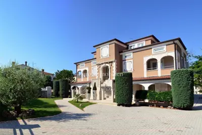 Apartmanska kuća 534 m², Funtana - 500 m od mora, bazen
