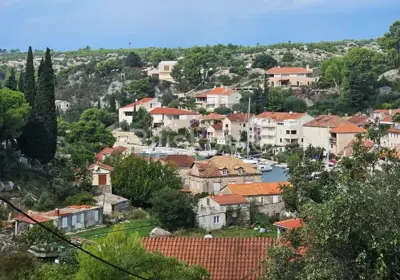 Zemljište 4 356 m², Bobovišća na Braču, 150 m od mora