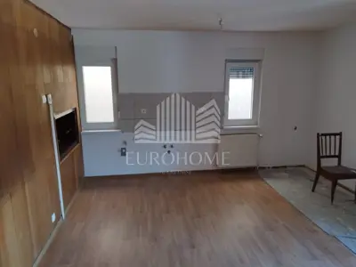 Dio kuće 250 m², Mraclin - stambeni ili poslovni prostor - 11