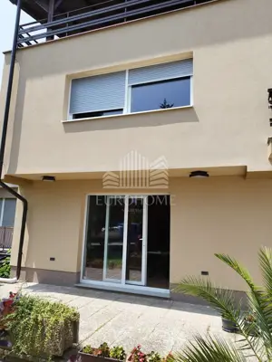 Dio kuće 250 m², Mraclin - stambeni ili poslovni prostor