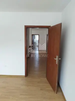 Dio kuće 250 m², Mraclin - stambeni ili poslovni prostor - 12