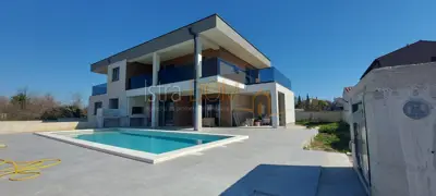 * Namješteno NOVO kuća sa bazenom u Šišanu * - 2