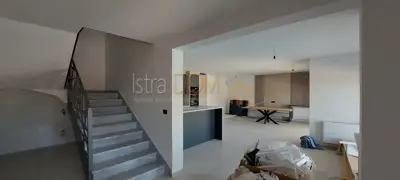 * Namješteno NOVO kuća sa bazenom u Šišanu * - 15