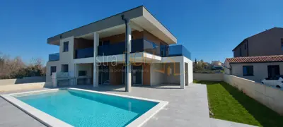 * Namješteno NOVO kuća sa bazenom u Šišanu *
