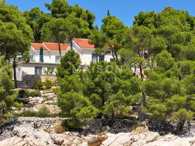 Seltenheit auf Brač Einzigartige Villa in erster Reihe zum Meer - 3
