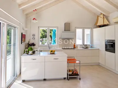 Seltenheit auf Brač Einzigartige Villa in erster Reihe zum Meer - 12