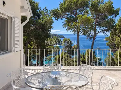 Seltenheit auf Brač Einzigartige Villa in erster Reihe zum Meer