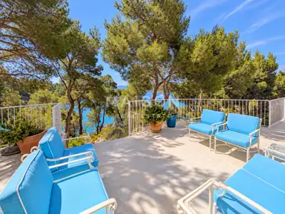 Seltenheit auf Brač Einzigartige Villa in erster Reihe zum Meer - 8