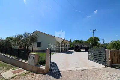 Nova kuća sa bazenom u okolici Labina - 3