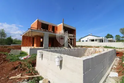 Kuća 155 m², Labin - bazen i okućnica 1.410 m² - 2