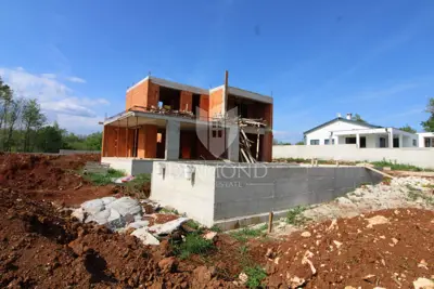 Kuća 155 m², Labin - bazen i okućnica 1.410 m²