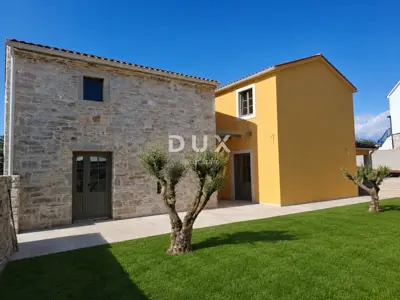 Kuća 187 m², Bale - moderna kamena kuća