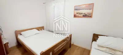Kuća 234 m², Pirovac - 3 stana i 2 garaže - 15