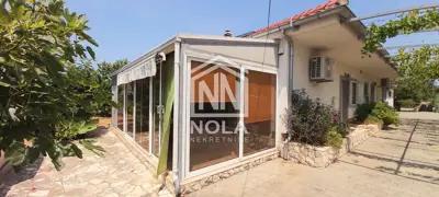 Kuća 234 m², Pirovac - 3 stana i 2 garaže - 4