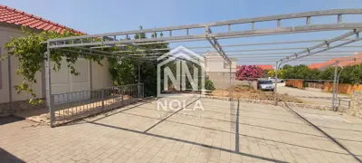 Kuća 234 m², Pirovac - 3 stana i 2 garaže - 6