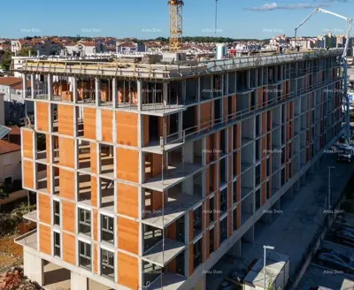 Stan 3. kat, Monvidal Pula, 2 spavaće sobe i loggia - 11
