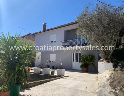 House 220 m², Ugljan near Zadar, 3 min to the sea