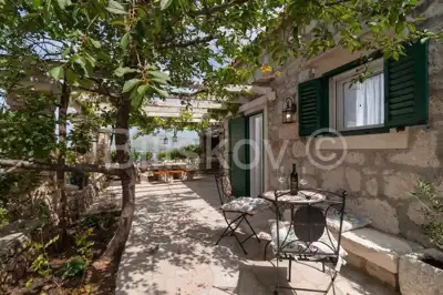 Kuće 322 m², Omiš - uhodan turistički najam - 2