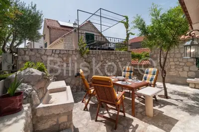 Kuće 322 m², Omiš - uhodan turistički najam - 11