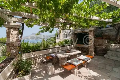 Häuser 322 m², Omiš - etablierte touristische Vermietung