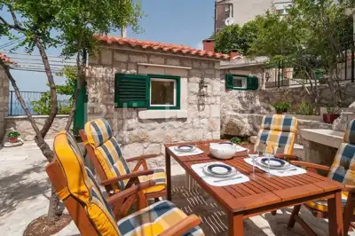Kuće 322 m², Omiš - uhodan turistički najam - 9