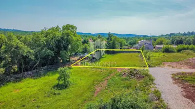 Building plot 814 m², Grožnjan - peaceful surroundings