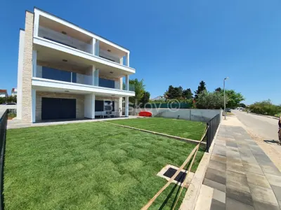 Wohnung 96 m², Turanj am Strand, exklusive Lage