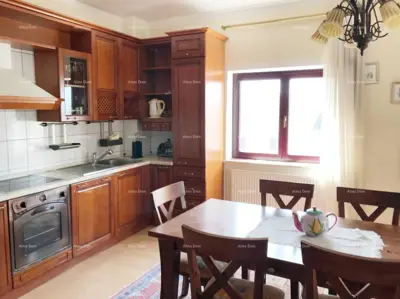 Kuća 460 m², Medulin - 4 stana i okućnica - 12