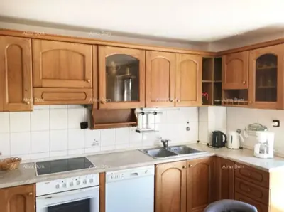 Kuća 460 m², Medulin - 4 stana i okućnica - 4