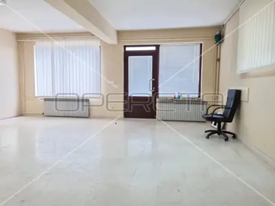 Gewerbeimmobilie zur Miete in Remete, 80 m²