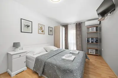 Kamena kuća 170 m², Marčana - bazen i terasa - 12