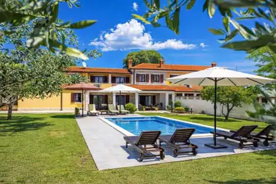 Kamena kuća 170 m², Marčana - bazen i terasa - 3