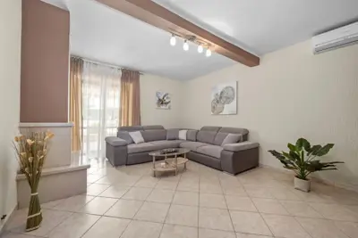 Kamena kuća 170 m², Marčana - bazen i terasa - 18