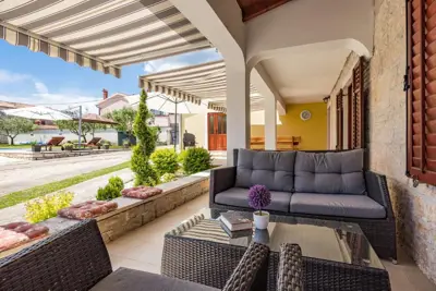 Kamena kuća 170 m², Marčana - bazen i terasa - 6