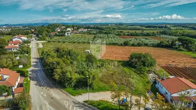 Land 2,471 m², Umag surroundings - investment potential - 2