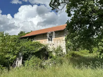 Kuća 105 m², Oprtalj - kamena kuća za renovaciju