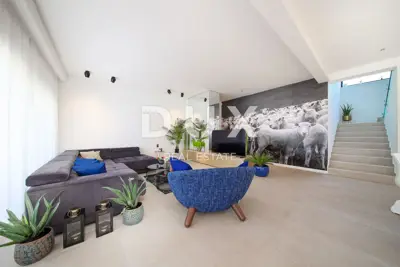 Villa 302 m², Jakišnica - Pool und Meerblick - 5